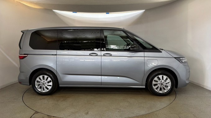 Volkswagen Multivan 1.5 TSI eHybrid Life 5dr 4MOTION DSG Estate - Image 4